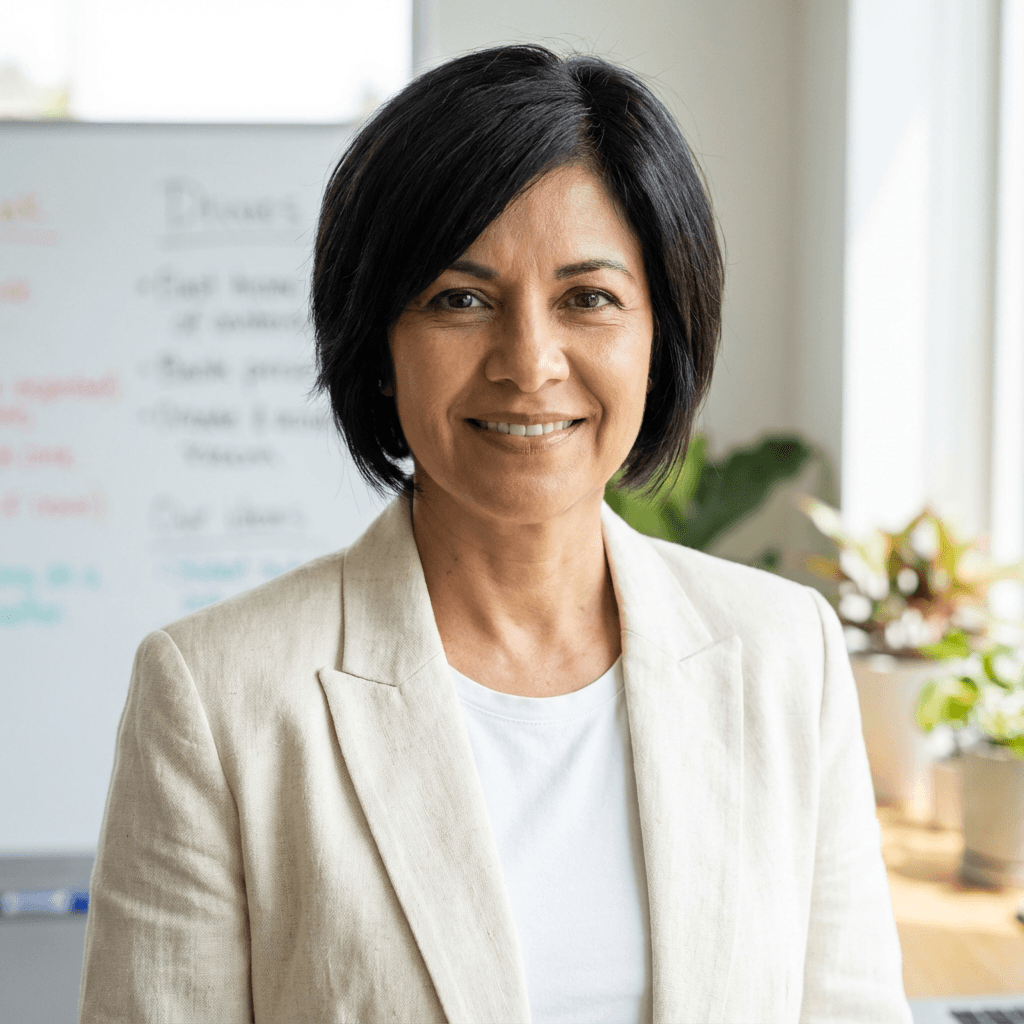 Maria Santos, Supply Chain Manager